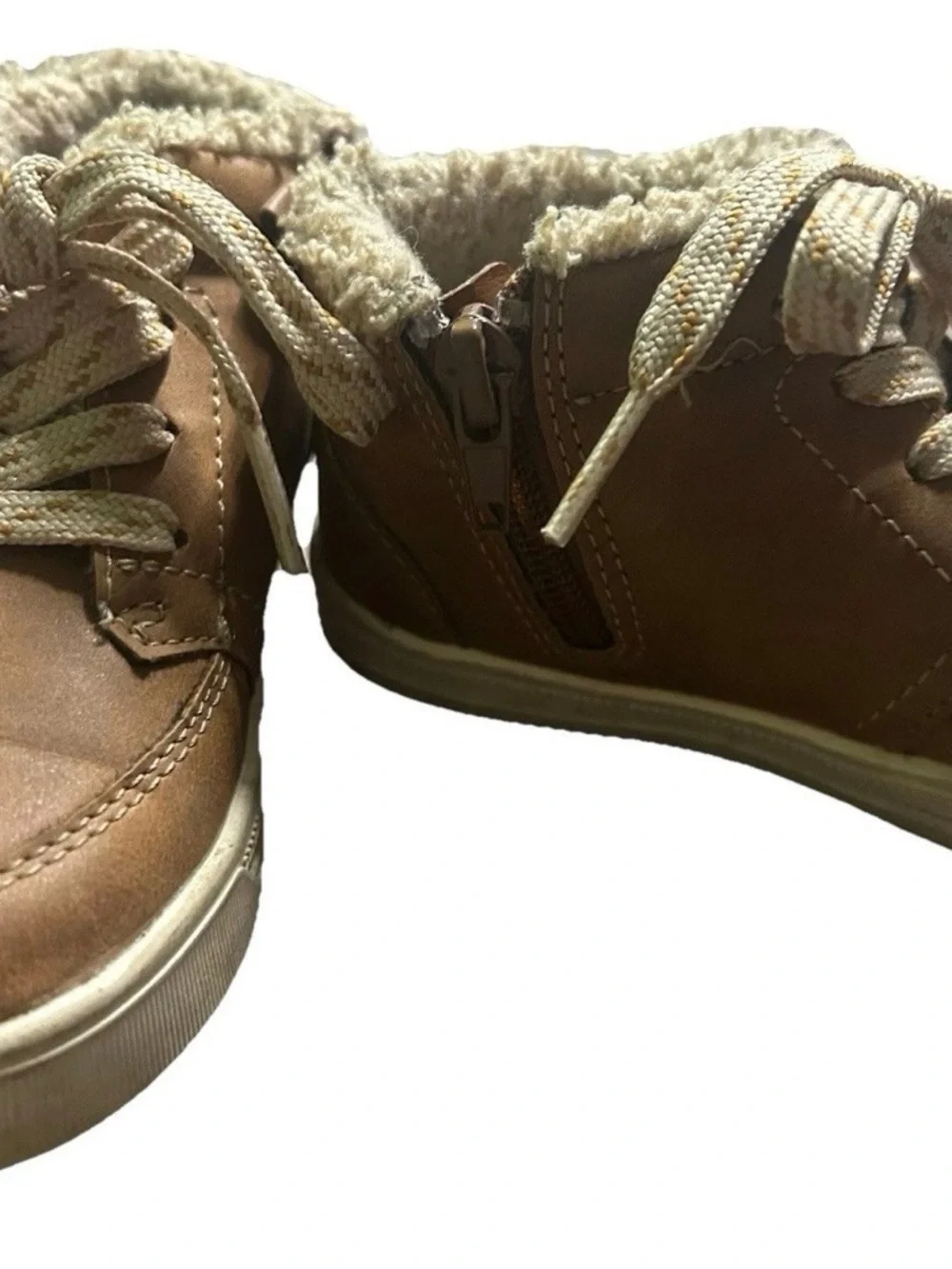Oshkosh Toddler Boy Fur Lined Lace Up Shoes Size 8